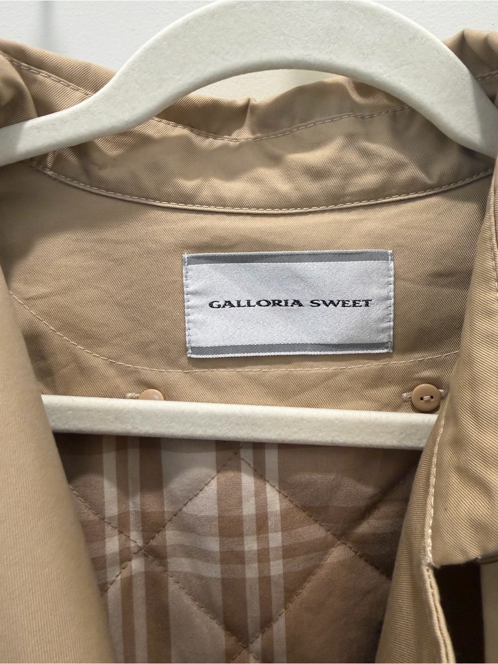 Galloria Sweet Women's Beige Trench Coat with Belt - Picture 3 of 6